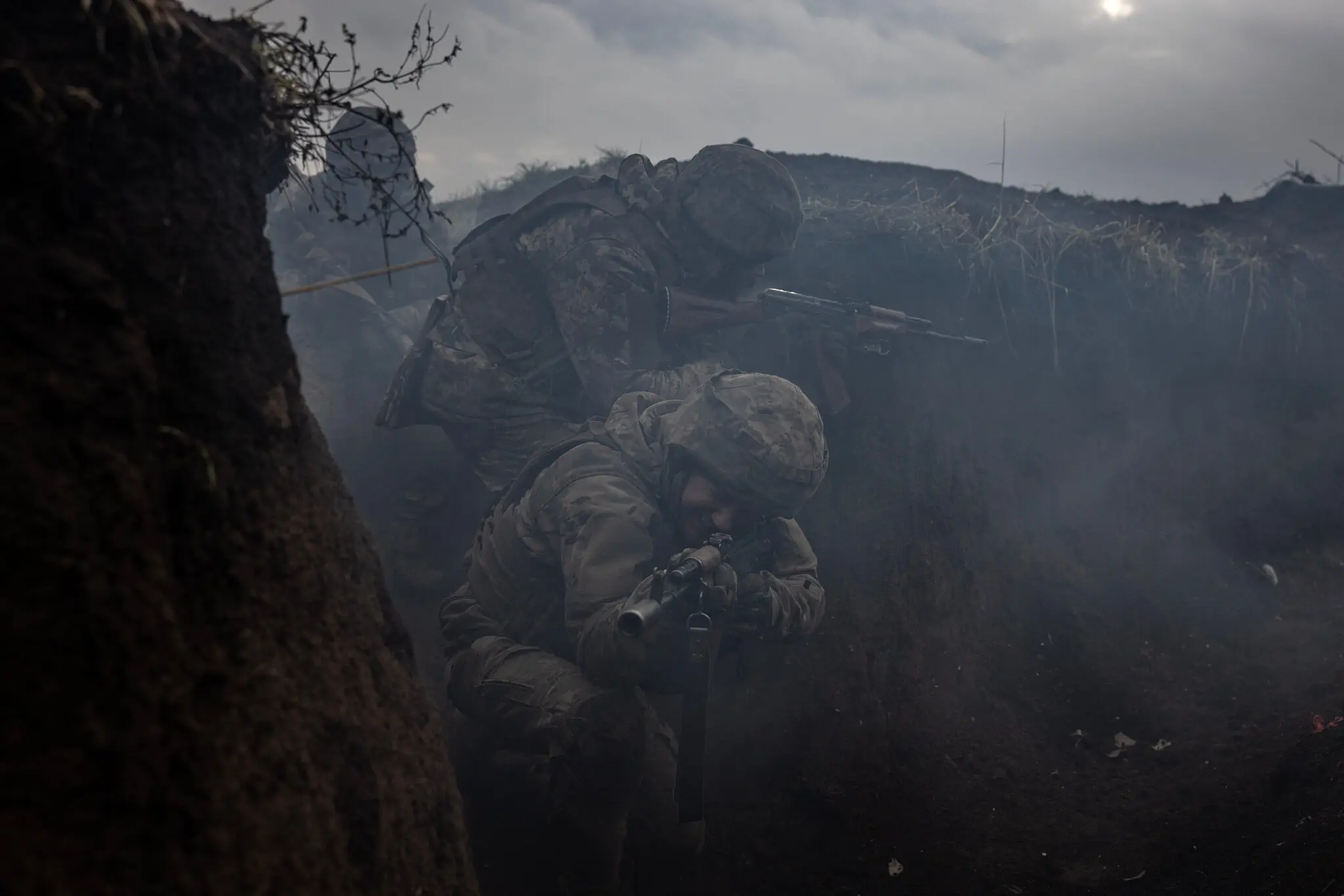 Не маючи солдатів, Україна обговорює, як знайти наступну хвилю війська